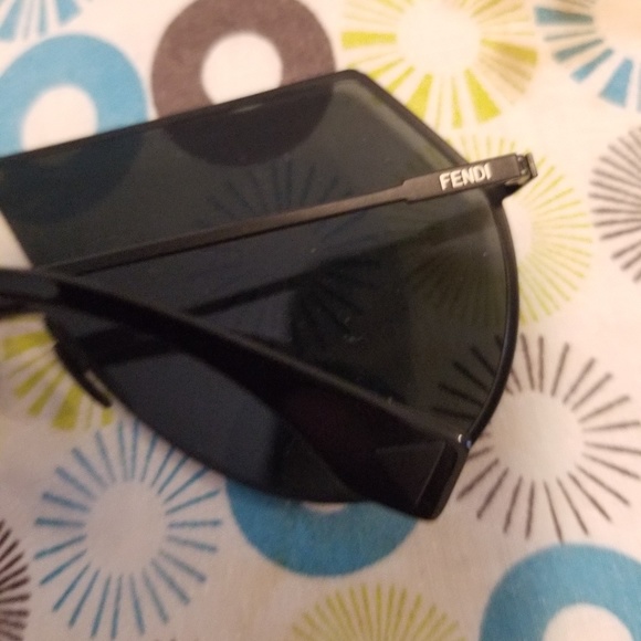 Fendi sunglasses - Picture 4 of 4